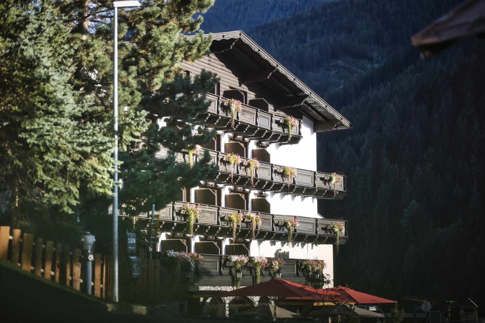Berghotel Basur - Das Schihotel Am Arlberg Flirsch Exteriér fotografie